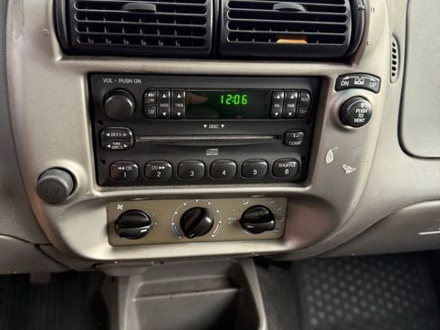 Used 2005 Ford Explorer Sport Trac XLT image 13