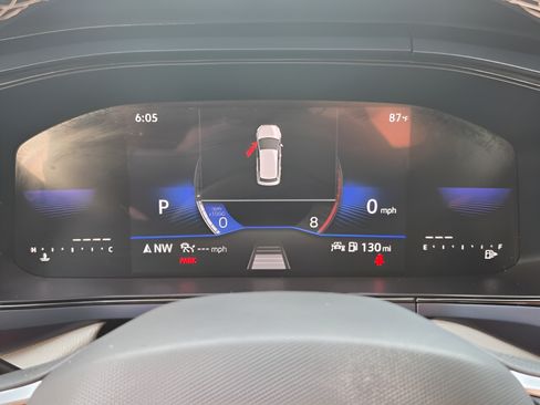 Used 2023 Volkswagen Taos SE w/ Panoramic Sunroof Package FWD image 23