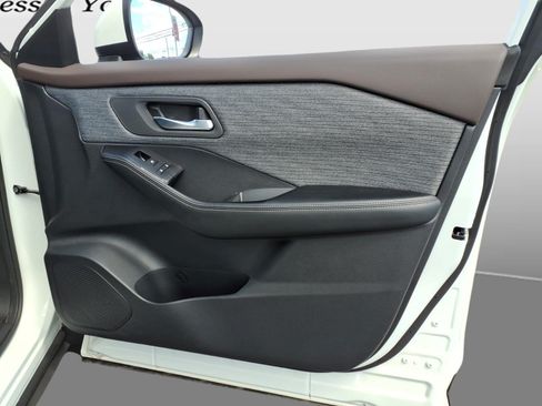 Certified 2023 Nissan Rogue SV AWD/4WD image 12