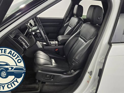 Used 2019 Land Rover Discovery HSE image 27