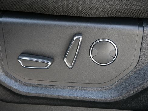 Used 2018 Ford F150 XLT w/ Equipment Group 302A Luxury image 19