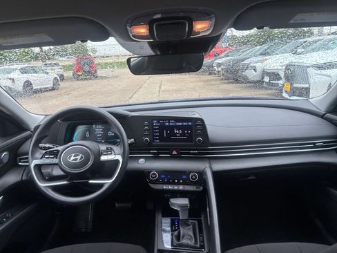 Used 2026 Hyundai Elantra Hybrid FWD image 32