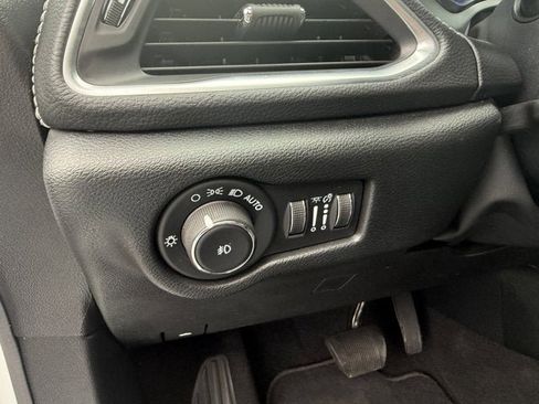 Used 2025 Chrysler Pacifica Select FWD image 15