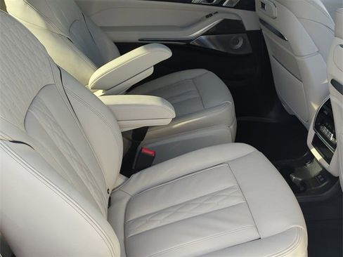 New 2026 BMW X7 M60i image 13
