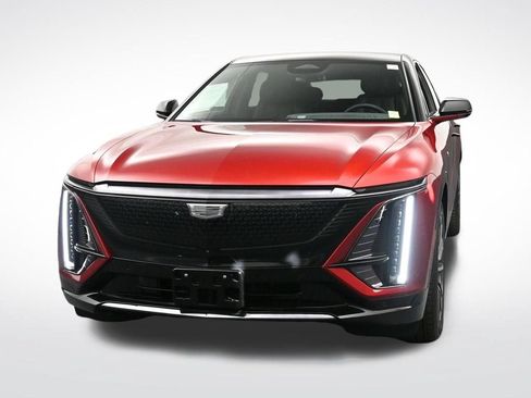 Used 2025 Cadillac Lyriq Sport AWD/4WD image 8