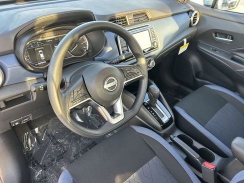 Used 2025 Nissan Versa SV w/ Trunk Package image 25