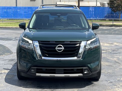 Used 2023 Nissan Pathfinder SL AWD/4WD image 6