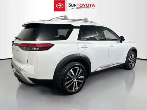 Used 2025 Nissan Pathfinder Platinum w/ Cargo Package FWD image 4