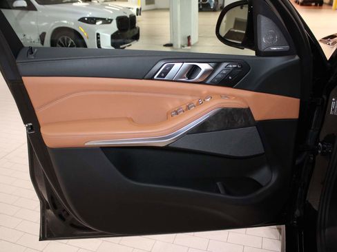Certified 2024 BMW X7 xDrive40i w/ M Sport Package AWD/4WD image 10