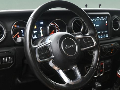 Used 2020 Jeep Wrangler Unlimited Sahara AWD/4WD image 16