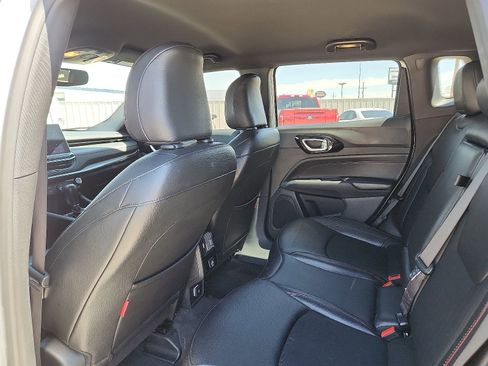 Used 2025 Jeep Compass Trailhawk AWD/4WD image 9