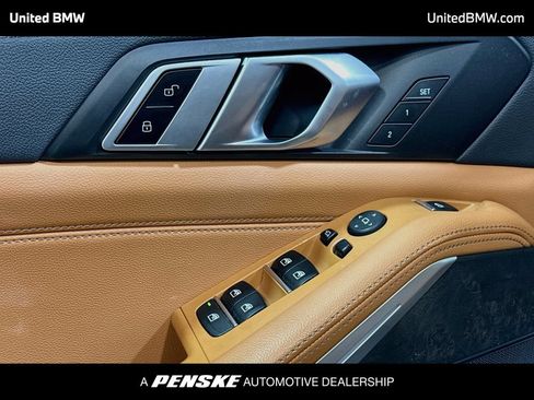Used 2021 BMW X5 xDrive40i w/ Premium Package 3 AWD/4WD image 3