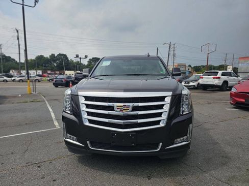Used 2017 Cadillac Escalade Luxury image 4