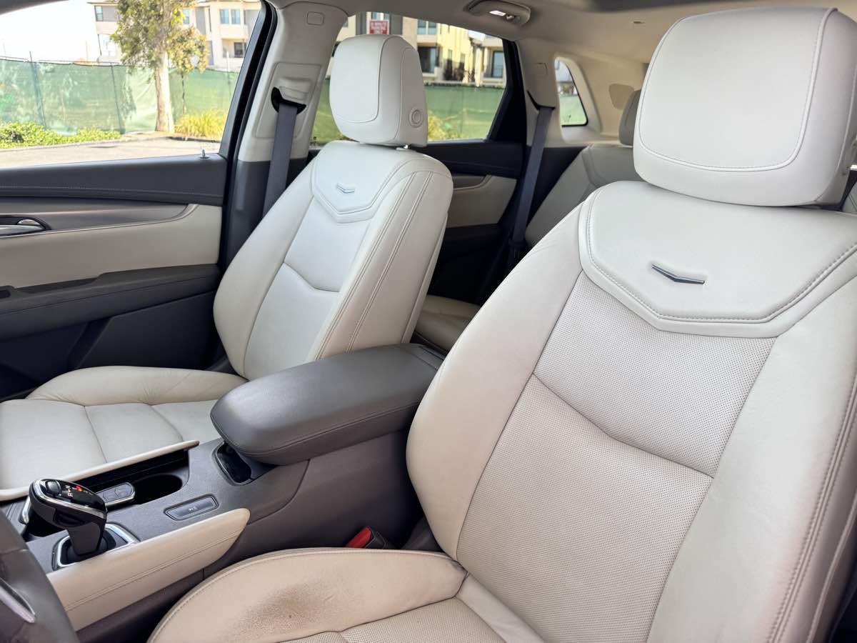 Used 2017 Cadillac XT5 Luxury w/ Driver Awareness Package FWD image 38