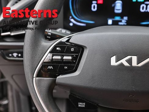Used 2025 Kia Niro LX FWD image 14