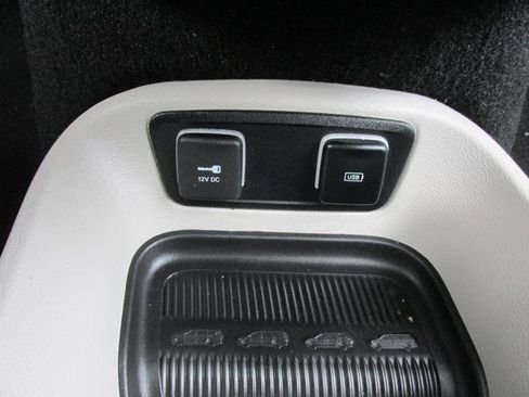 Used 2020 Chrysler Pacifica Limited image 15