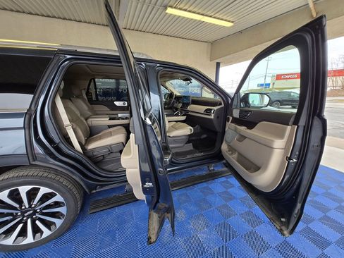 Used 2022 Lincoln Navigator Reserve AWD/4WD image 32