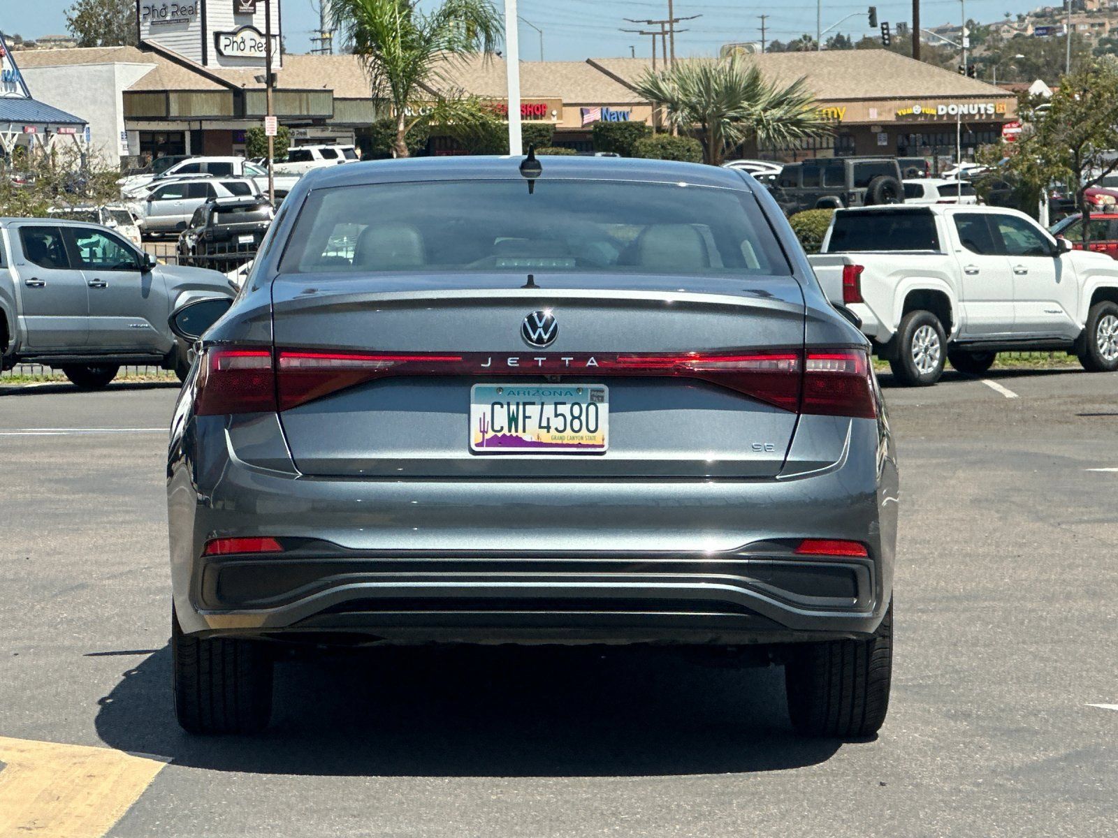 Used 2025 Volkswagen Jetta SE FWD image 4