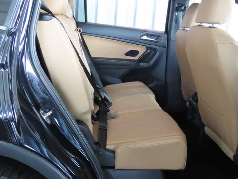 Used 2023 Volkswagen Tiguan SE w/ Panoramic Sunroof Package FWD image 29
