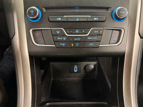 Used 2018 Ford Fusion SE w/ Fusion SE Technology Package FWD image 26