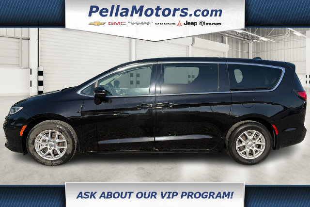 Used 2024 Chrysler Pacifica Touring-L FWD image 6