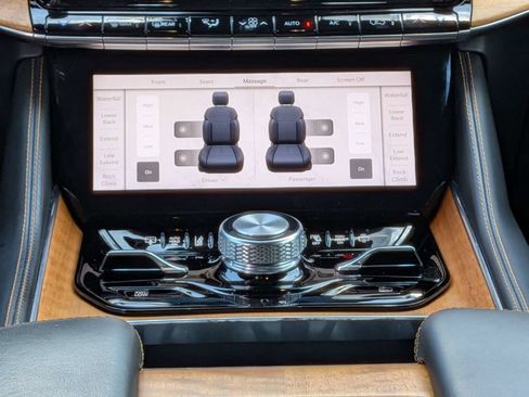 Used 2022 Jeep Grand Wagoneer Series III AWD/4WD image 20