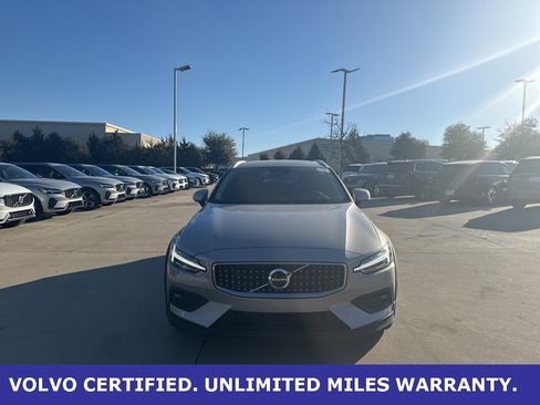 Certified 2025 Volvo V60 B5 Cross Country Plus image 2