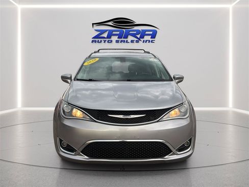Used 2020 Chrysler Pacifica Touring-L FWD image 2