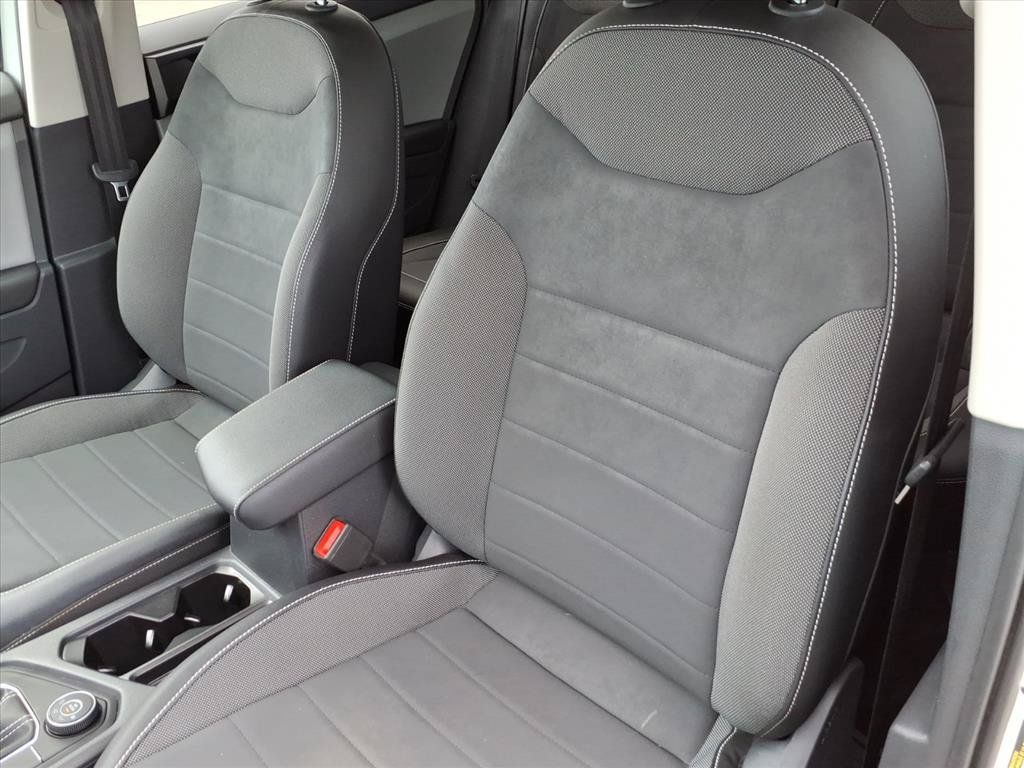 Used 2022 Volkswagen Taos SE w/ Panoramic Sunroof Package FWD image 18