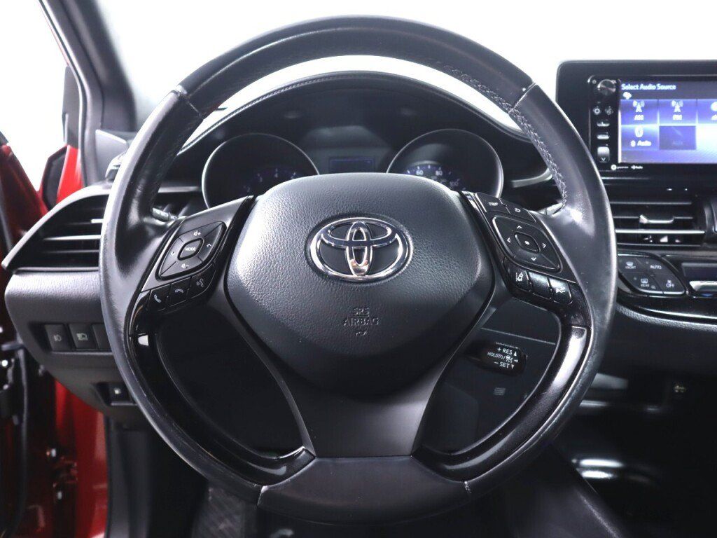 Used 2018 Toyota C-HR XLE FWD image 12