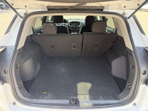 Used 2023 GMC Terrain SLE FWD image 9