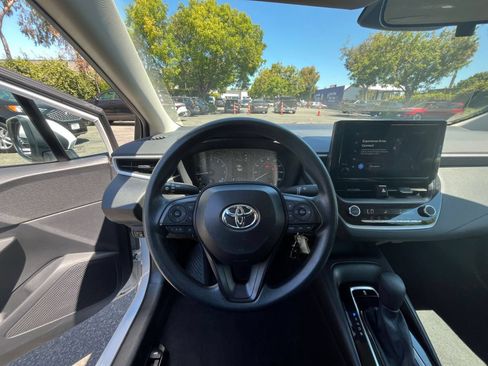 Used 2025 Toyota Corolla LE FWD image 32