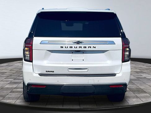 Used 2024 Chevrolet Suburban High Country AWD/4WD image 4