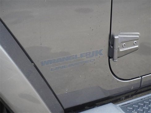 Used 2018 Jeep Wrangler Unlimited Sahara image 8