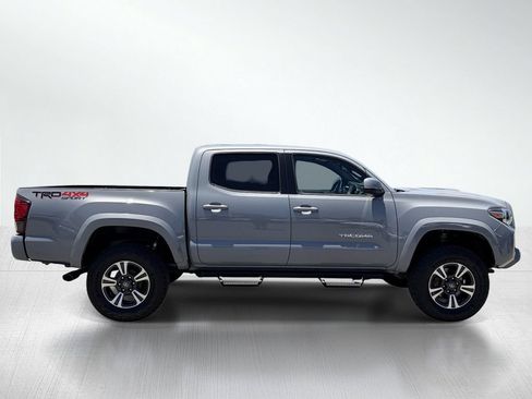 Used 2018 Toyota Tacoma TRD Sport AWD/4WD image 10