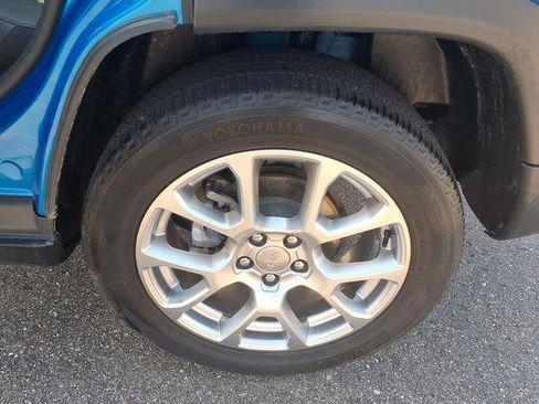 Certified 2023 Jeep Compass Latitude w/ Sun and Sound Group AWD/4WD image 15