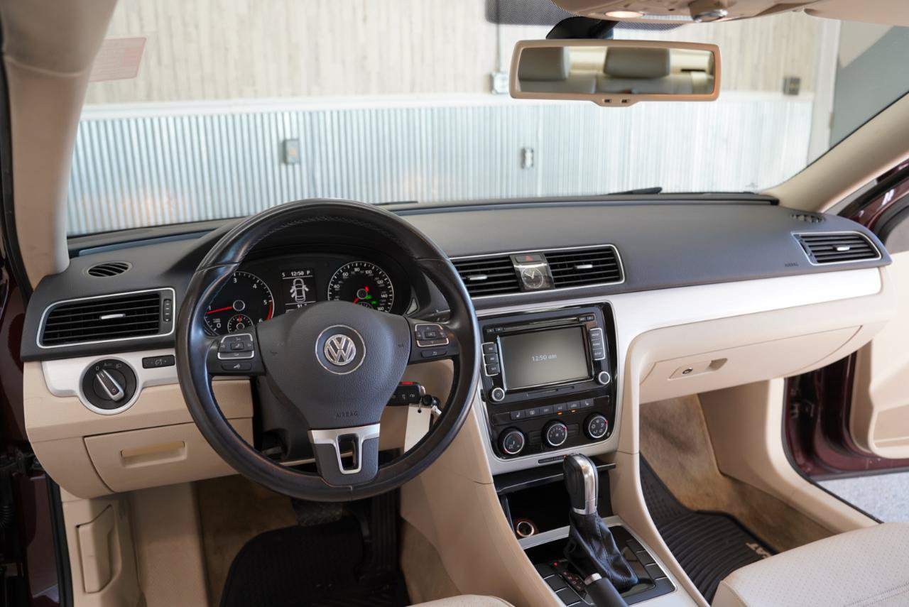 Used 2013 Volkswagen Passat TDI SE FWD image 11