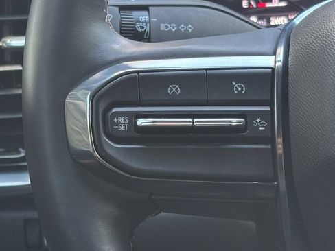 Used 2024 GMC Canyon AT4 w/ AT4 Premium Package AWD/4WD image 12