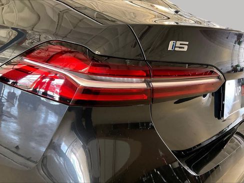 Used 2024 BMW i5 eDrive40i w/ M Sport Package RWD image 26