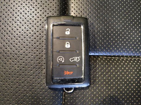 Used 2022 Jeep Grand Cherokee Limited 4xe w/ Luxury Tech Group II AWD/4WD image 32