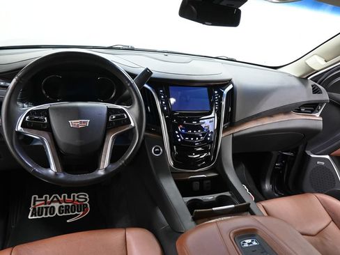 Used 2017 Cadillac Escalade Premium Luxury AWD/4WD image 5