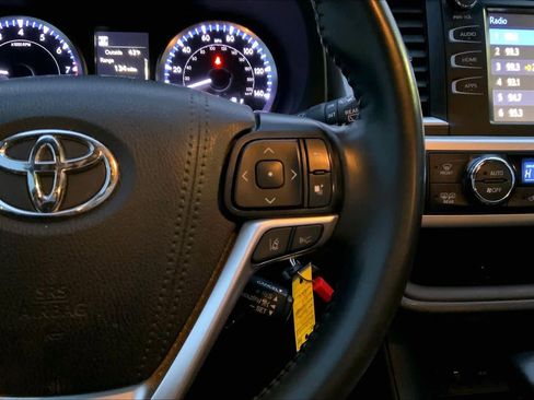 Used 2019 Toyota Highlander Plus image 23