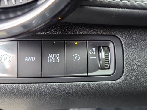 Used 2025 Chevrolet Equinox LT AWD/4WD image 16
