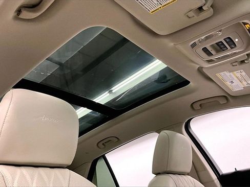 Used 2023 Buick Envision Avenir image 17