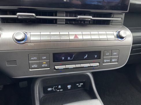 Certified 2025 Hyundai Kona SEL image 12