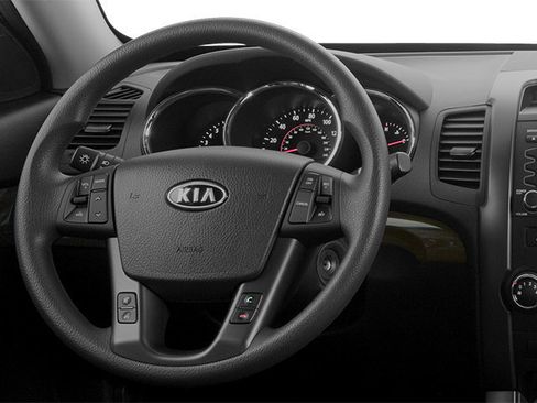 Used 2013 Kia Sorento LX w/ Convenience Pkg FWD image 9