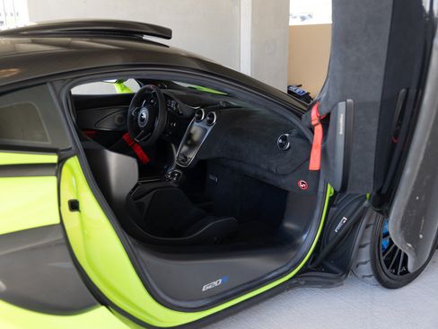Used 2020 McLaren 620R RWD image 55