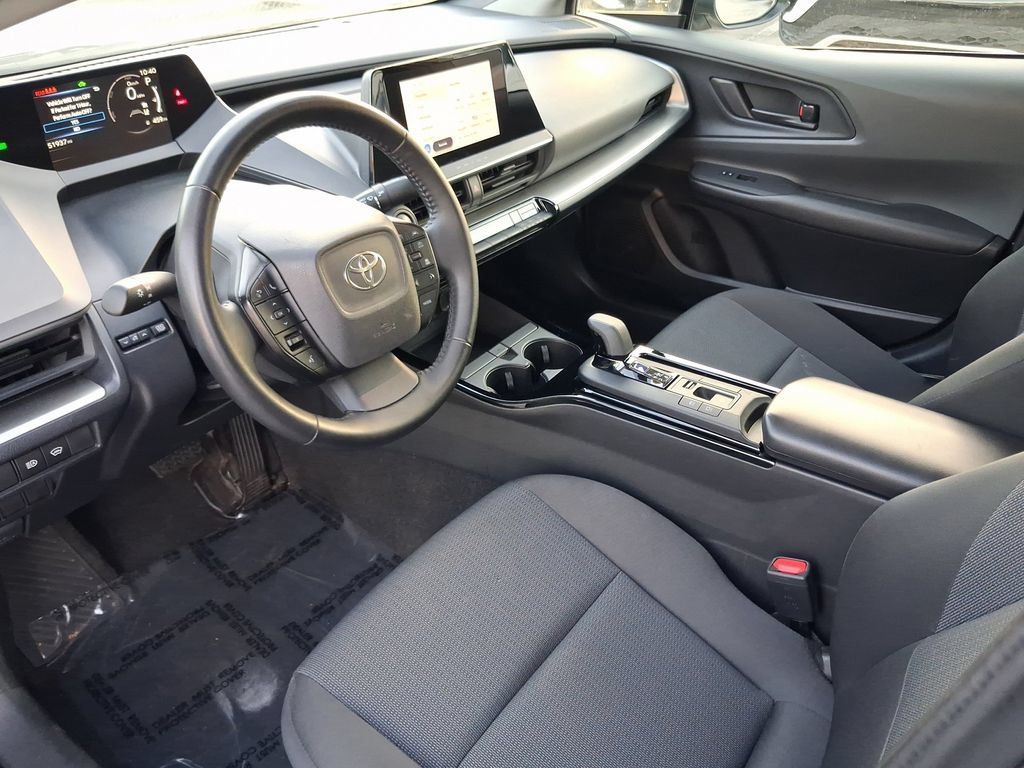 Used 2025 Toyota Prius LE FWD image 16