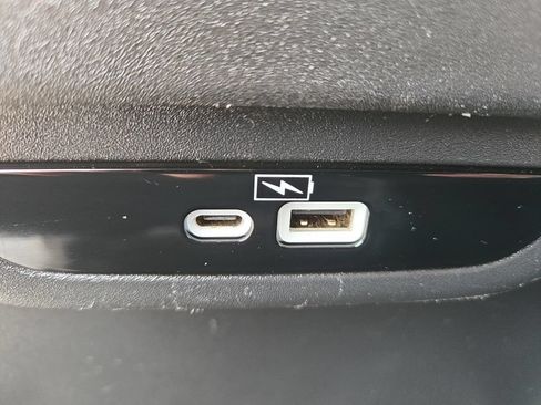 Used 2023 Chrysler Pacifica Touring-L FWD image 37