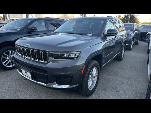 Used 2023 Jeep Grand Cherokee L Laredo AWD/4WD image 2